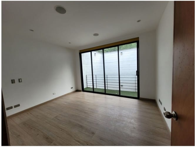 Casa de 5 alcobas en venta en Loma Del Escobero, Envigado, 250 m² · foto 9 de 24