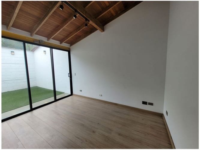 Casa de 5 alcobas en venta en Loma Del Escobero, Envigado, 250 m² · foto 11 de 24
