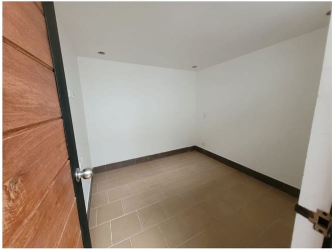 Casa de 5 alcobas en venta en Loma Del Escobero, Envigado, 250 m² · foto 12 de 24