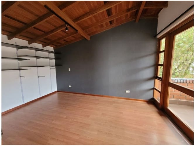 Casa de 5 alcobas en venta en Loma Del Escobero, Envigado, 250 m² · foto 14 de 24