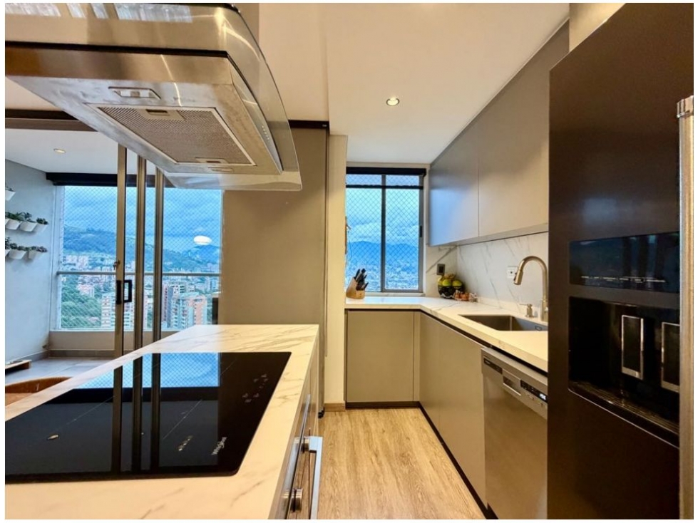 Apartamento en venta en Loma Del Esmeraldal, Envigado · foto 4 de 15