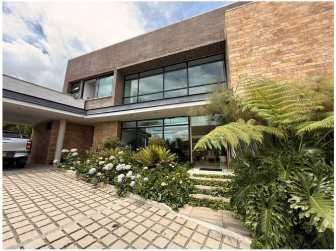Casa de 4 alcobas en venta en Las Palmas, Envigado, 470 m² · foto 2 de 24