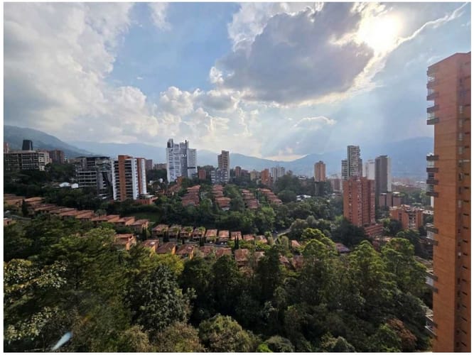 Apartamento de 4 alcobas en venta en El Poblado, Medellín, 295 m² · foto 19 de 21