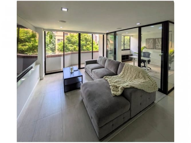 Apartamento de 2 alcobas en venta en Las Lomas, Medellín, 150 m² · foto 3 de 24