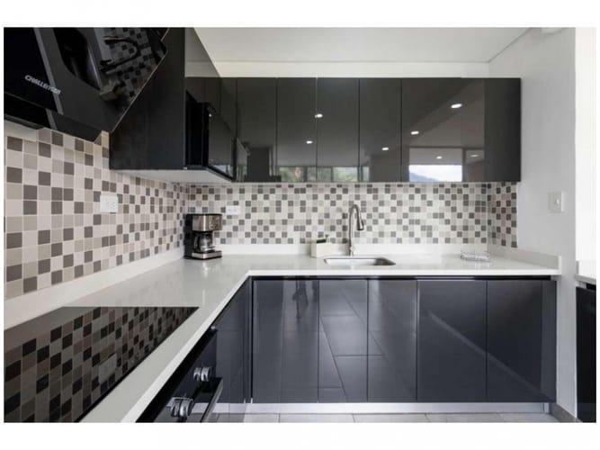 Apartamento de 3 alcobas en venta en Los Naranjos, Medellín, 222 m² · foto 6 de 19