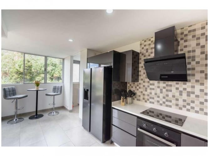 Apartamento de 3 alcobas en venta en Los Naranjos, Medellín, 222 m² · foto 10 de 19