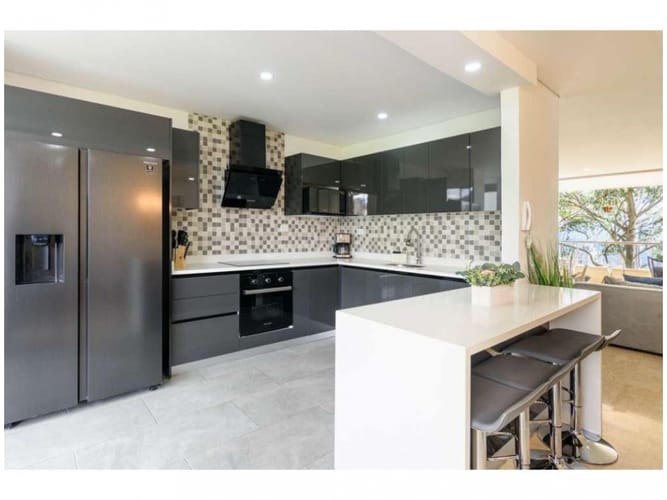 Apartamento de 3 alcobas en venta en Los Naranjos, Medellín, 222 m² · foto 14 de 19