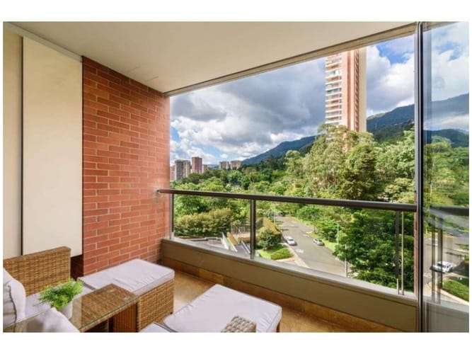 Apartamento de 3 alcobas en venta en Los Naranjos, Medellín, 222 m² · foto 17 de 19