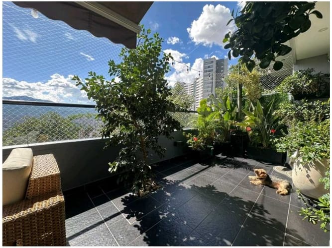 Apartamento de 2 alcobas en venta en El Tesoro, Medellín, 84 m² · foto 3 de 16