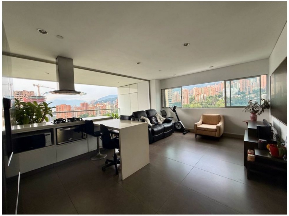 Apartamento en venta en El Poblado, Medellín · foto 2 de 24