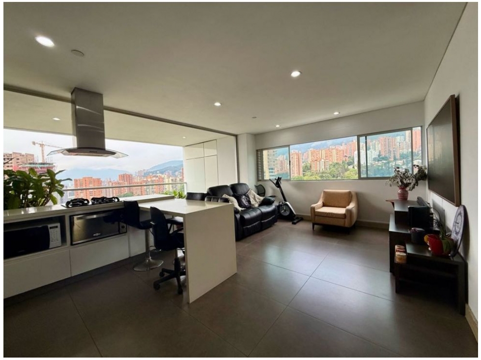 Apartamento en venta en El Poblado, Medellín · foto 3 de 24