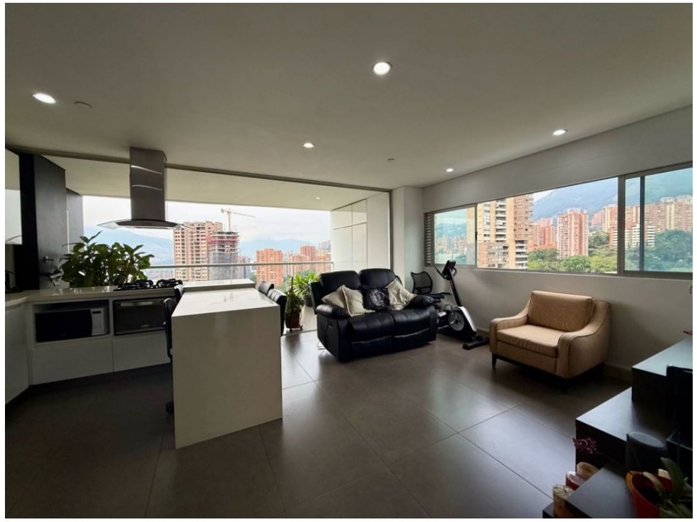Apartamento en venta en El Poblado, Medellín · foto 4 de 24