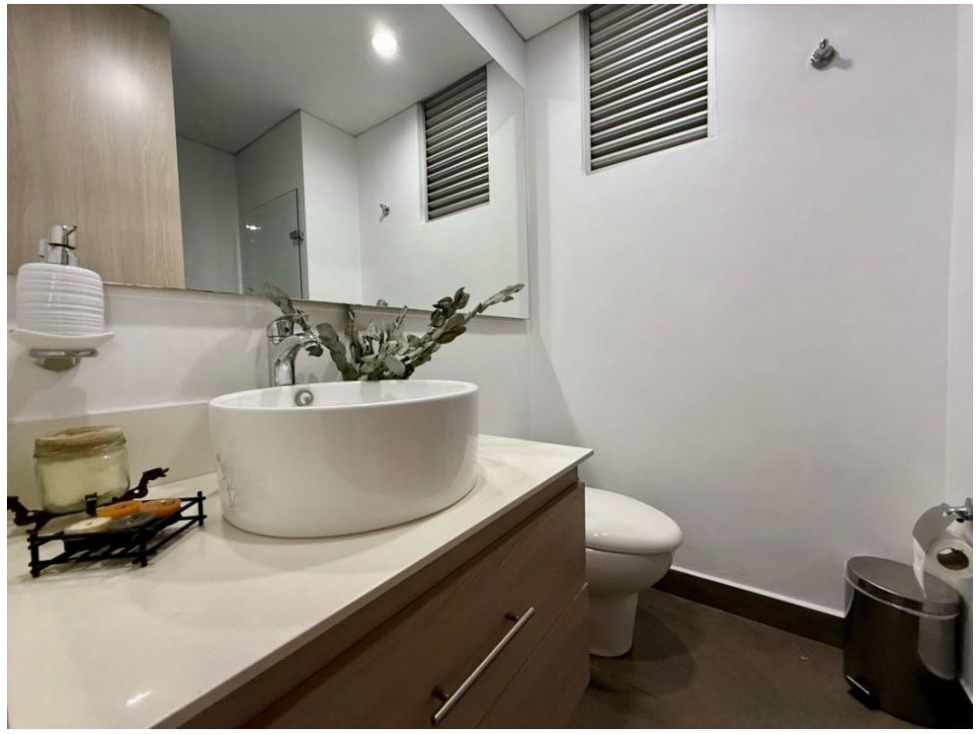 Apartamento en venta en El Poblado, Medellín · foto 8 de 24