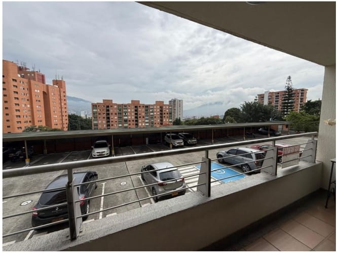 Apartamento en venta en Loma De Los Bernal, Medellín · foto 5 de 20
