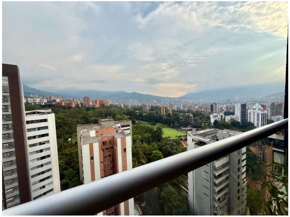 Apartamento en venta en El Poblado, Medellín · foto 18 de 24