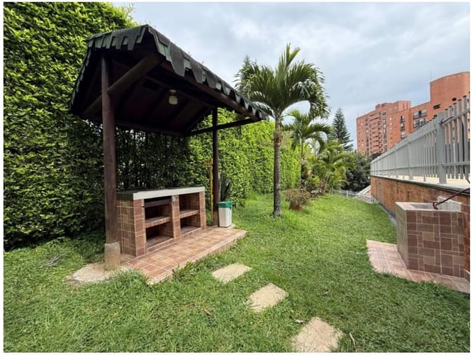 Apartamento en venta en Loma De Los Bernal, Medellín · foto 18 de 20