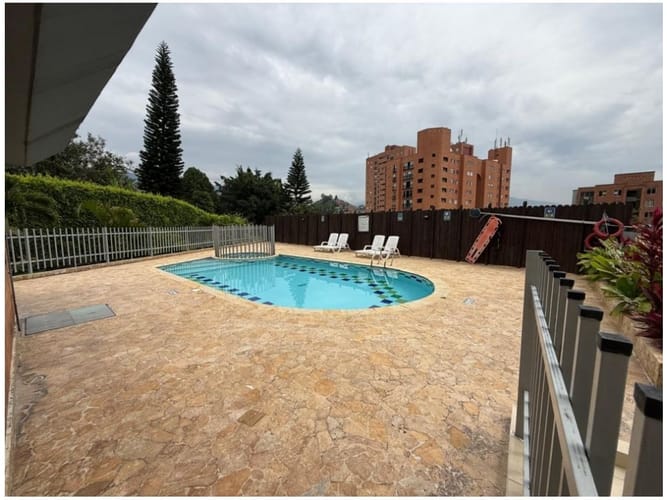 Apartamento en venta en Loma De Los Bernal, Medellín · foto 20 de 20