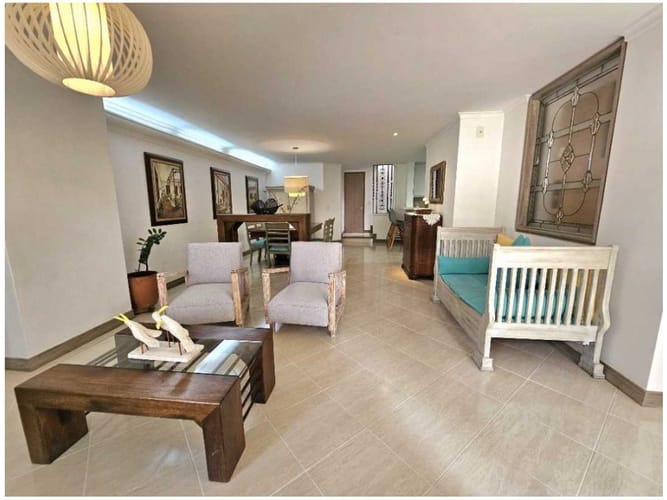 Casa de 4 alcobas en venta en El Poblado, Medellín, 225 m² · foto 3 de 17