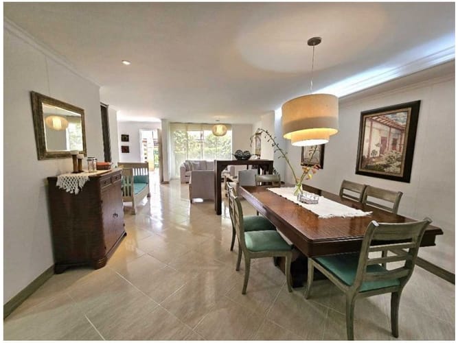 Casa de 4 alcobas en venta en El Poblado, Medellín, 225 m² · foto 7 de 17