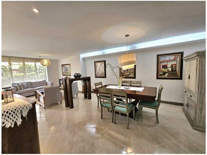 Casa de 4 alcobas en venta en El Poblado, Medellín, 225 m² · foto 8 de 17
