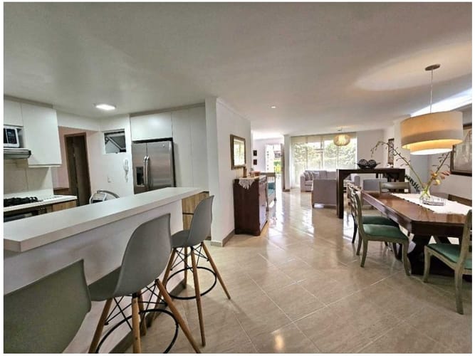 Casa de 4 alcobas en venta en El Poblado, Medellín, 225 m² · foto 11 de 17