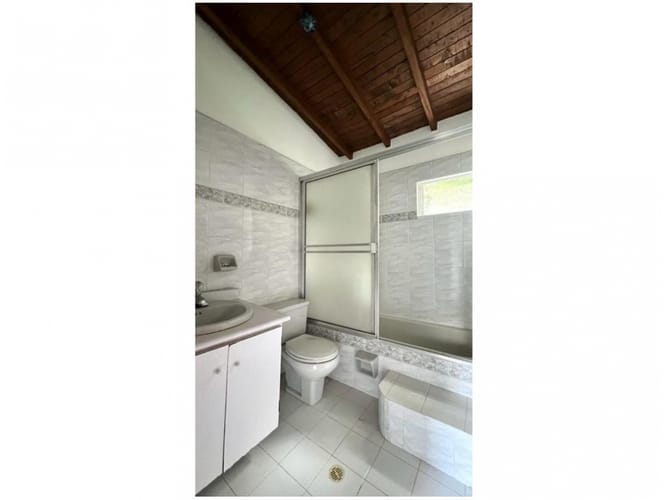 Casa de 6 alcobas en venta en La Doctora, Sabaneta, 400 m² · foto 13 de 22