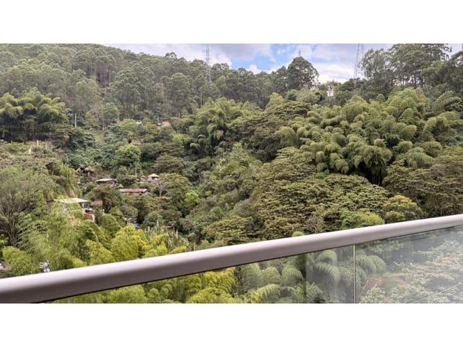 Apartamento en venta en El Poblado, Medellín · foto 8 de 24