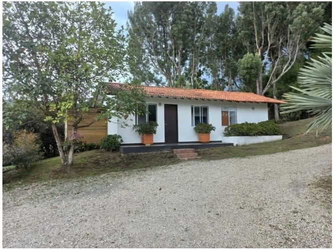 Casa de 3 alcobas en venta en Guarne, 285 m² · foto 3 de 24