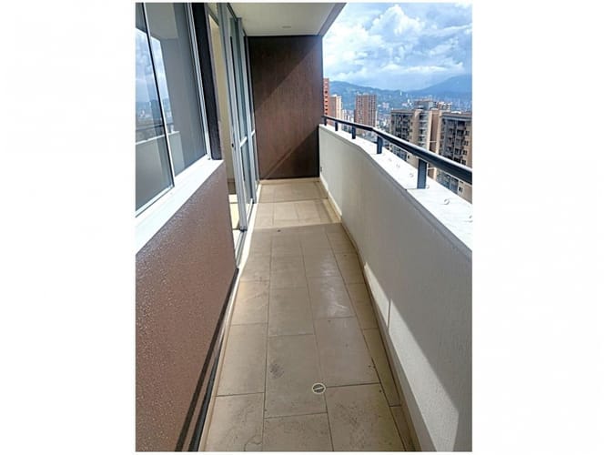 Apartaestudio en venta en El Poblado, Medellín, 55 m² · foto 8 de 24
