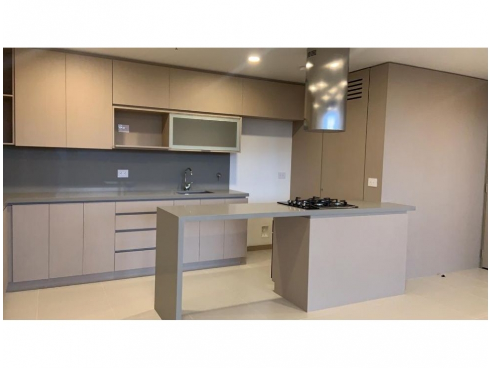 Apartamento en venta en El Poblado, Medellín · foto 2 de 21