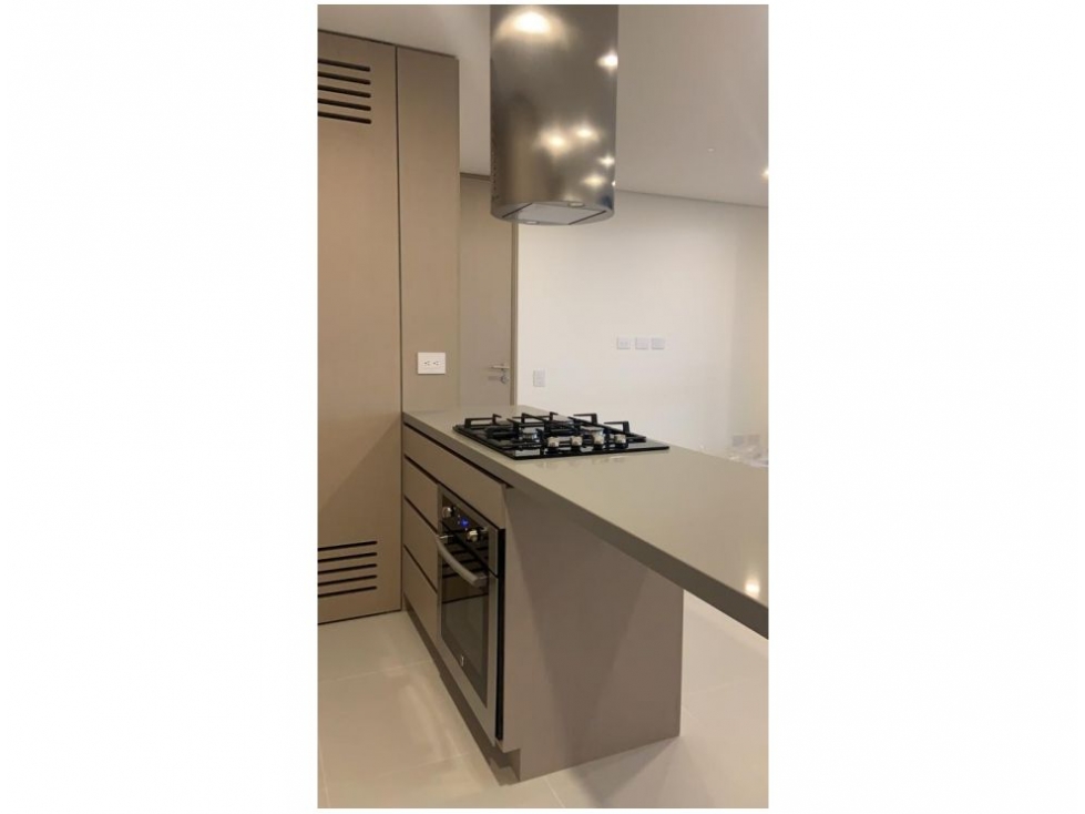 Apartamento en venta en El Poblado, Medellín · foto 3 de 21