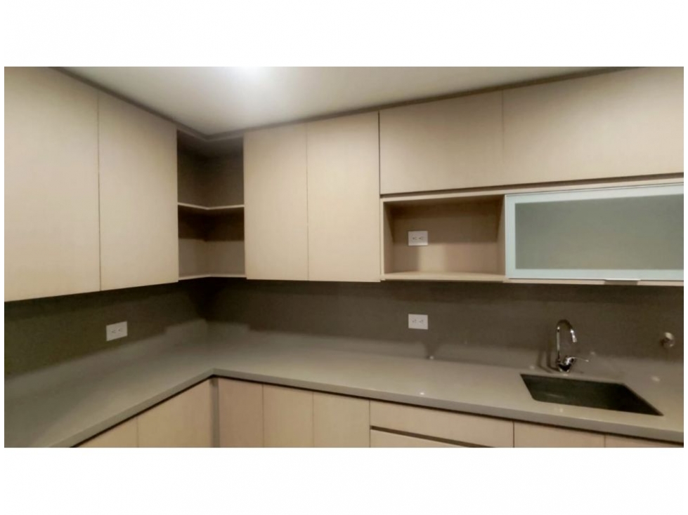 Apartamento en venta en El Poblado, Medellín · foto 4 de 21