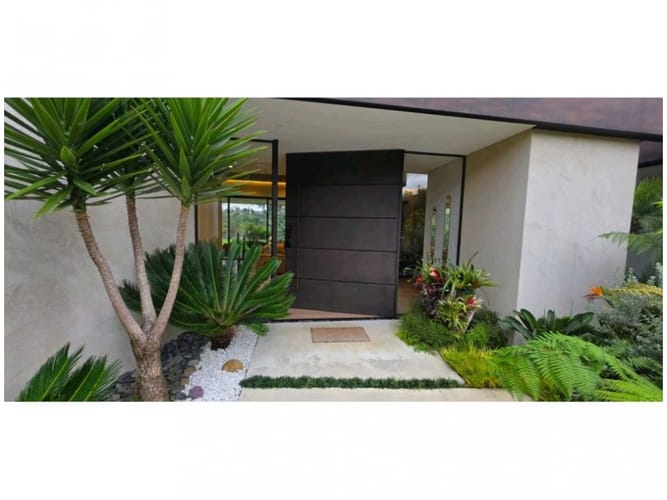 Casa de 4 alcobas en venta en Medellín, 385 m² · foto 1 de 24