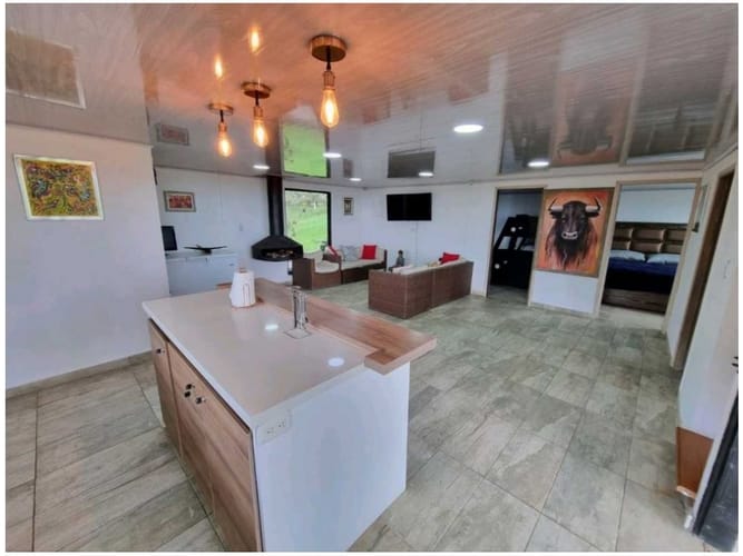 Casa de 4 alcobas en venta en Medellín, 385 m² · foto 4 de 24