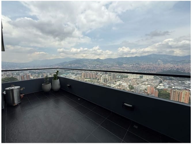 Apartamento de 3 alcobas en venta en El Poblado, Medellín, 133 m² · foto 3 de 10