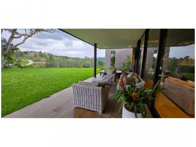 Casa de 4 alcobas en venta en Medellín, 385 m² · foto 7 de 24