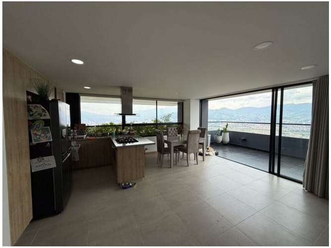 Apartamento de 3 alcobas en venta en El Poblado, Medellín, 133 m² · foto 4 de 10