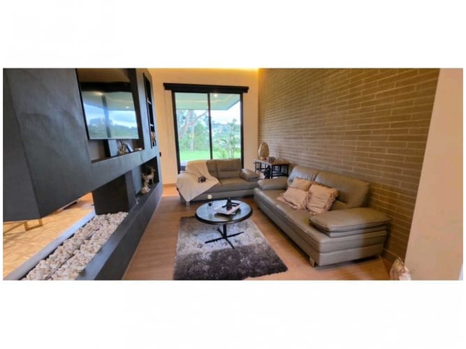 Casa de 4 alcobas en venta en Medellín, 385 m² · foto 8 de 24