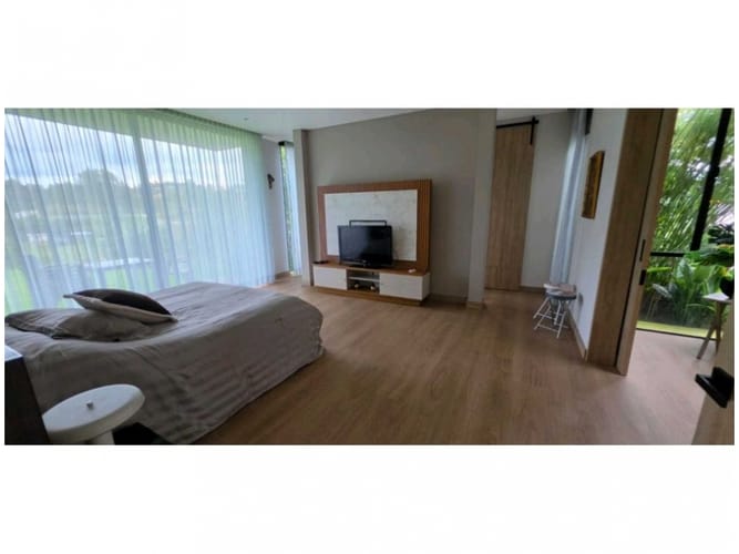 Casa de 4 alcobas en venta en Medellín, 385 m² · foto 9 de 24