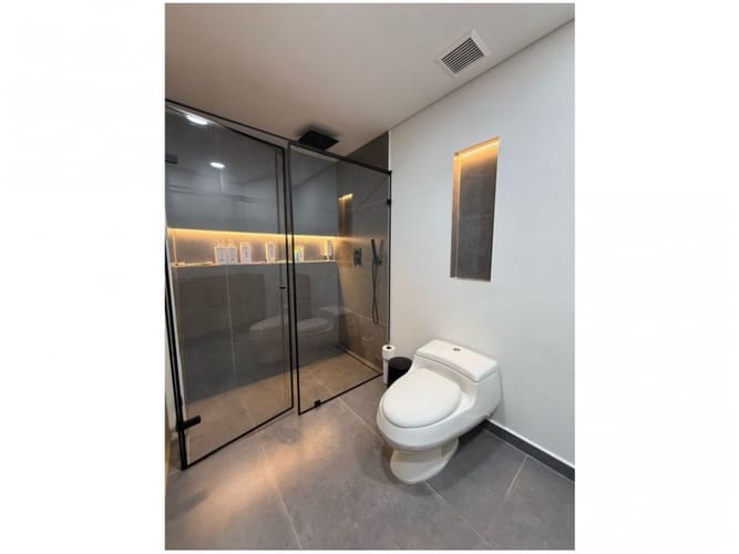 Apartamento de 3 alcobas en venta en El Poblado, Medellín, 133 m² · foto 6 de 10