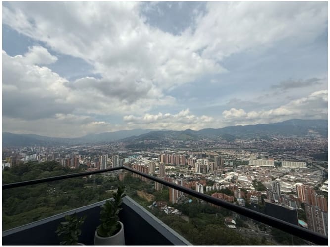 Apartamento de 3 alcobas en venta en El Poblado, Medellín, 133 m² · foto 9 de 10