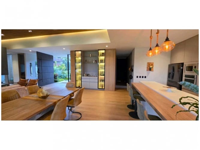 Casa de 4 alcobas en venta en Medellín, 385 m² · foto 14 de 24