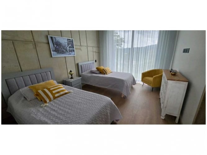 Casa de 4 alcobas en venta en Medellín, 385 m² · foto 18 de 24