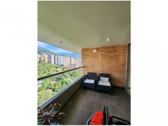 Apartamento de 2 alcobas en venta en Calle Larga, Envigado, 159 m² · foto 2 de 11
