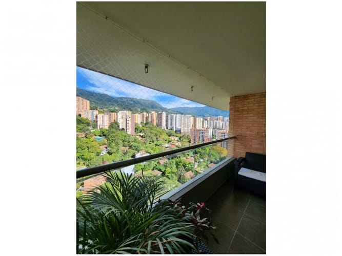 Apartamento de 2 alcobas en venta en Calle Larga, Envigado, 159 m² · foto 3 de 11