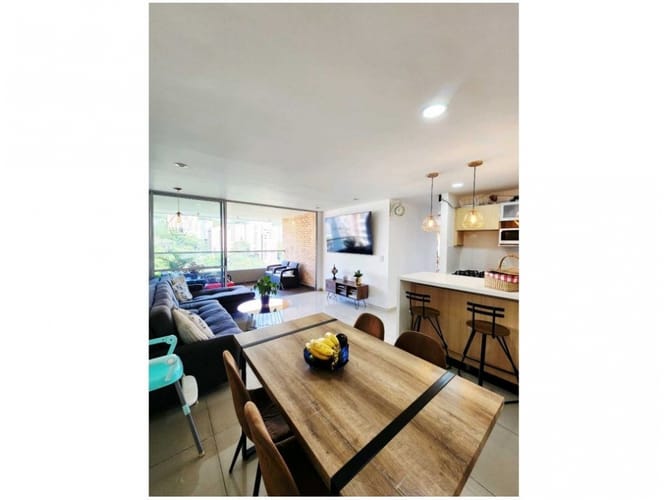 Apartamento de 2 alcobas en venta en Calle Larga, Envigado, 159 m² · foto 4 de 11