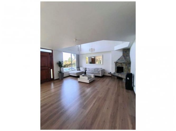 Casa de 4 alcobas en venta en Escobero, Envigado, 390 m² · foto 2 de 22