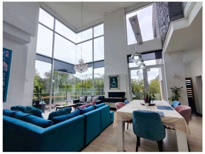 Casa de 4 alcobas en venta en Medellín, 350 m² · foto 2 de 17