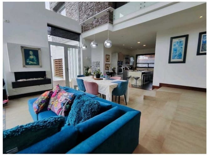 Casa de 4 alcobas en venta en Medellín, 350 m² · foto 3 de 17