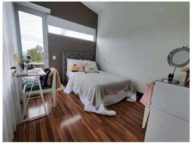 Casa de 4 alcobas en venta en Medellín, 350 m² · foto 12 de 17